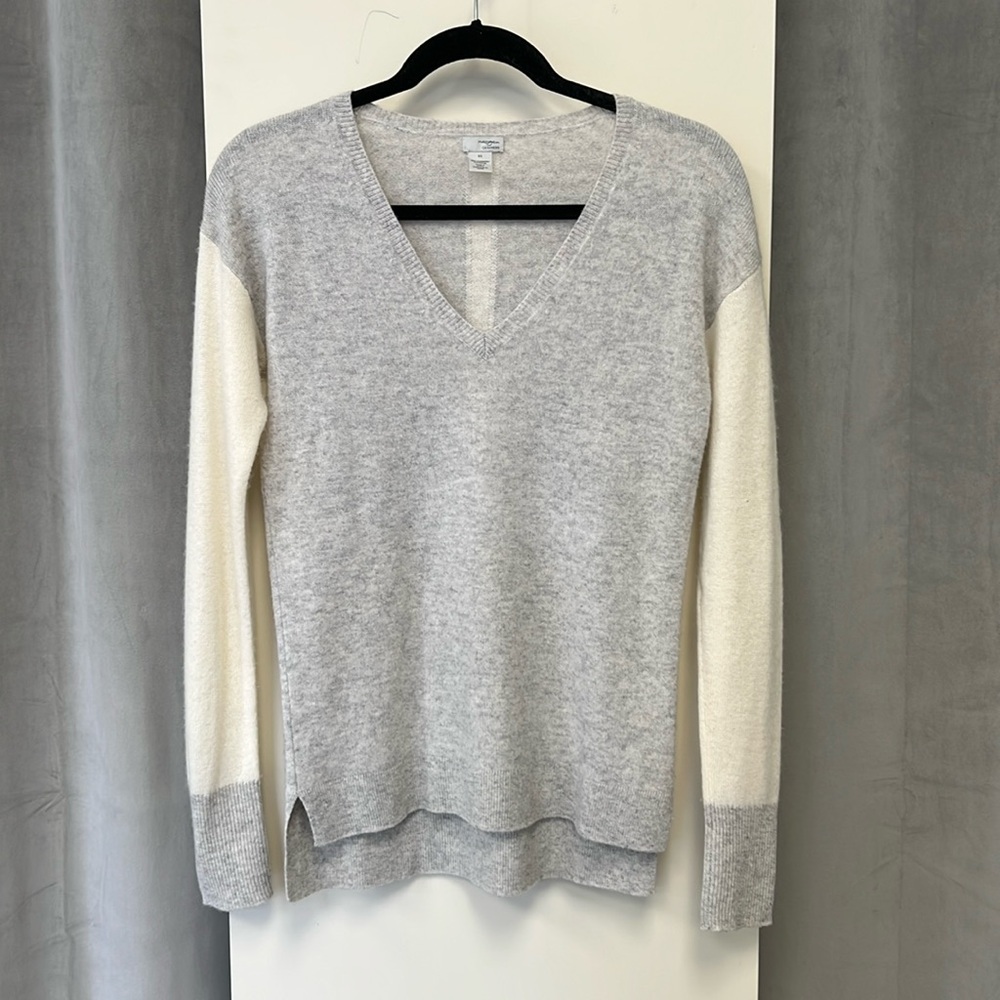 Halogen V-Neck Cashmere Sweater